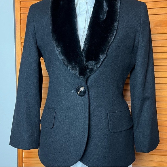 Oleg Cassini Black Blazer with Faux Fur Collar - Picture 3 of 6